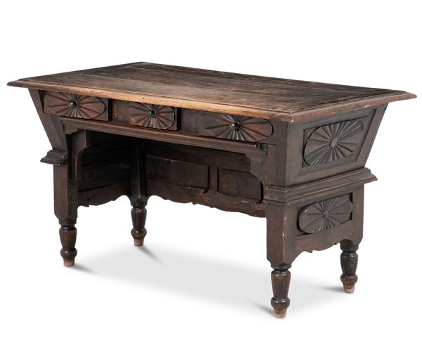 Madia con riserve intagliate