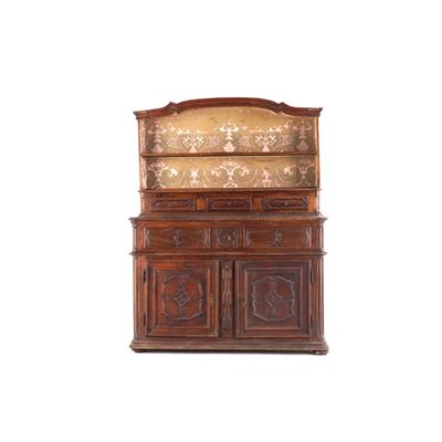Credenza con Fronte a Riserve Intagliate. Piemonte XVIII-XIX Secolo
