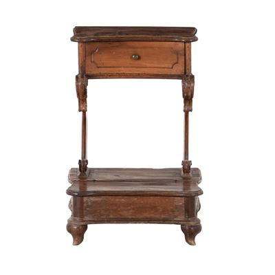 Inginocchiatoio Sagomato in Legno Intagliato. XIX Secolo