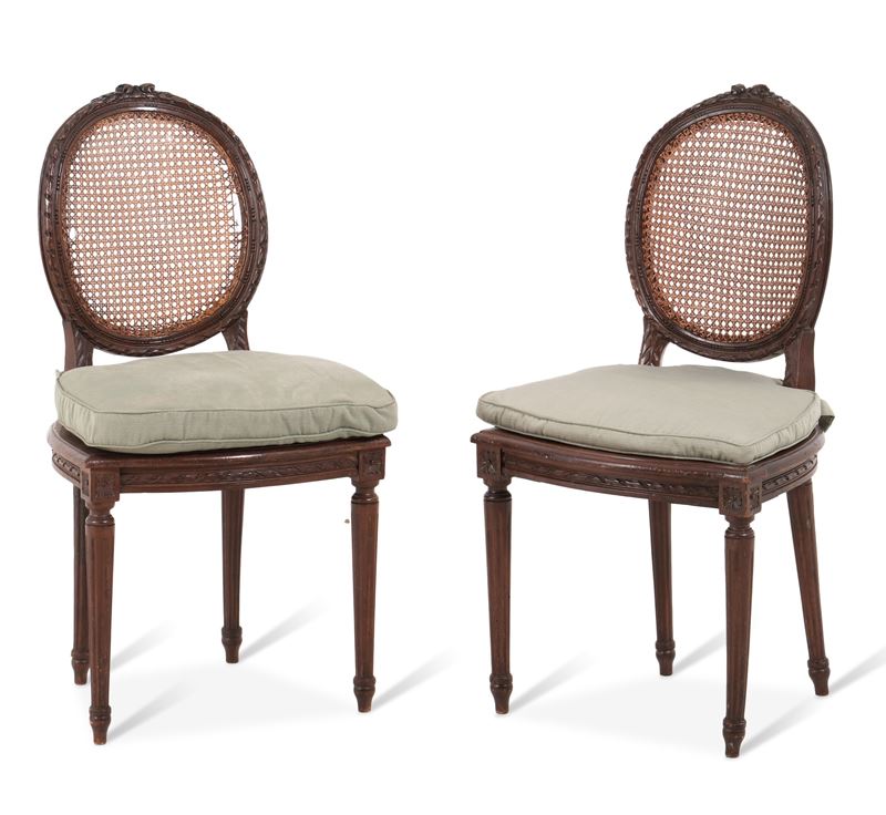 Due sedie Luigi XIV intagliate. XVIII secolo  - Asta Antiquariato - Cambi Casa d'Aste