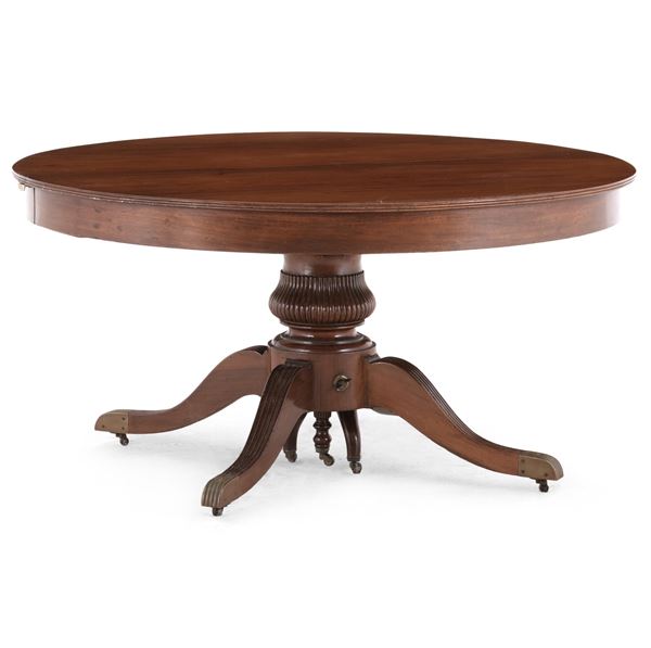 Tavolo circolare allungabile. Fine XIX - inizi XX secolo