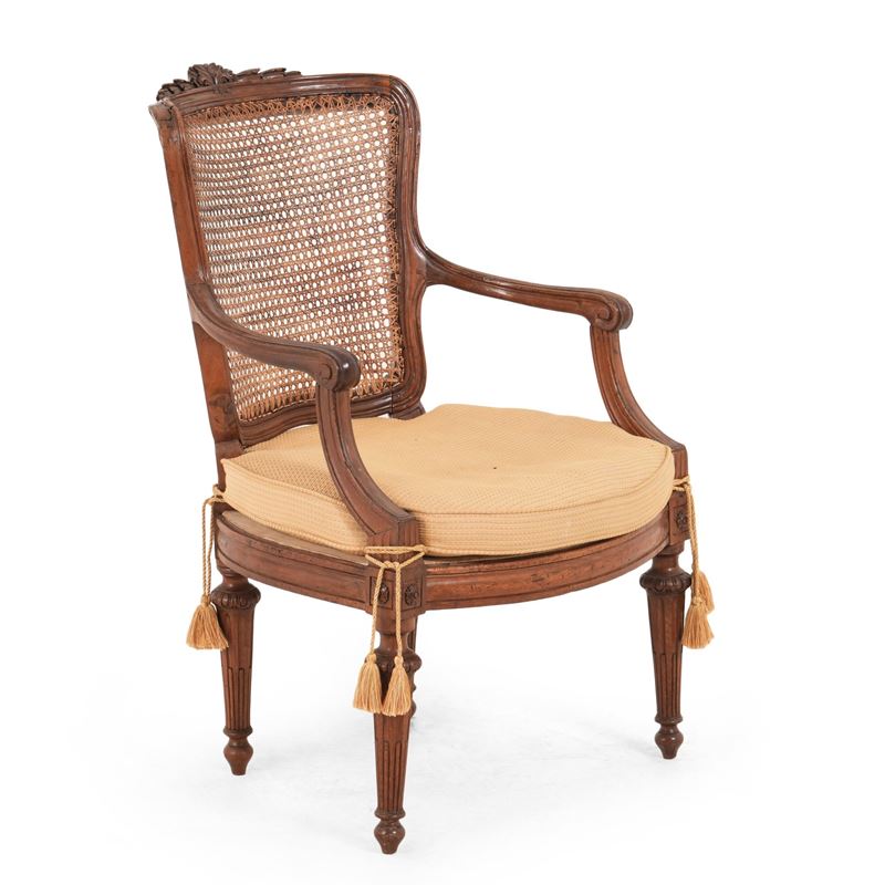 Poltrona in noce intagliato. XVIII secolo  - Auction Antique - Cambi Casa d'Aste