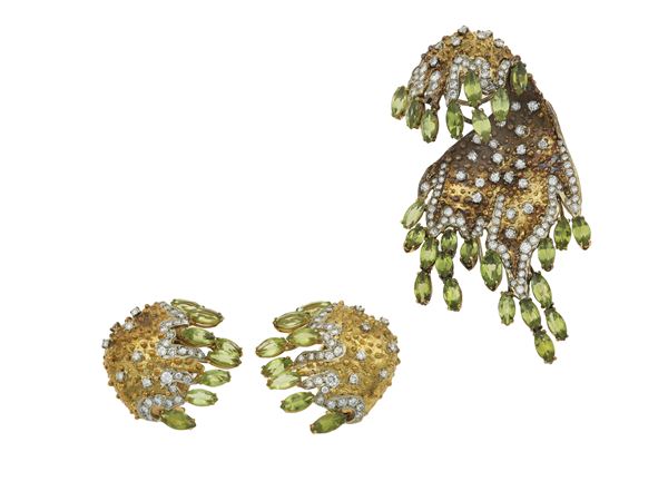Diamond, peridot and gold demi-parure. Signed Enrico Serafini