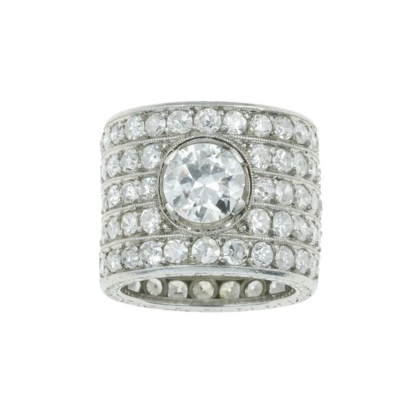 Diamond and platinum ring with the writing "Marina" on the back