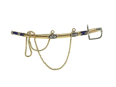 Spilla a forma di “spada”, smalti e diamanti in oro giallo e oro bianco 750/1000