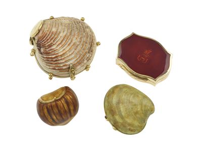 Lotto composto da quattro scatoline, montature in oro giallo 750/1000 e smalti policromi con elem...