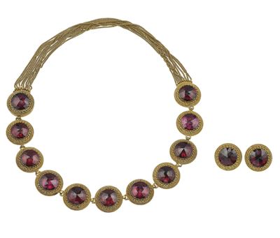 Demi-parure in oro giallo 750/1000 con granati a taglio briolette, girocollo ed orecchini