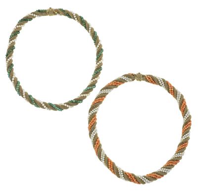 Coppia di collane, montature in oro giallo 750/1000, con turchesi, coralli e piccole perle