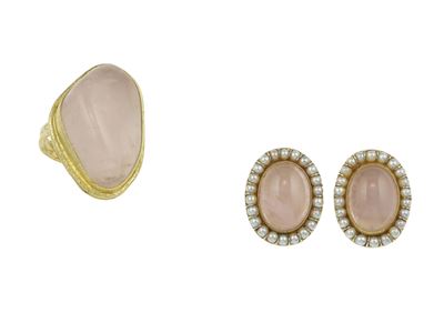 Anello e orecchini, quarzo rosa e piccole perle, in oro giallo 750/1000
