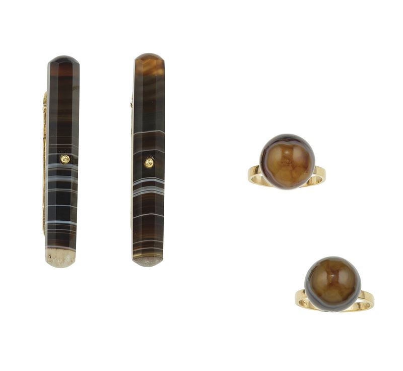 Two agate and gold rings and a pair of agate and gold earrings  - Auction Fine Jewels - Cambi Casa d'Aste