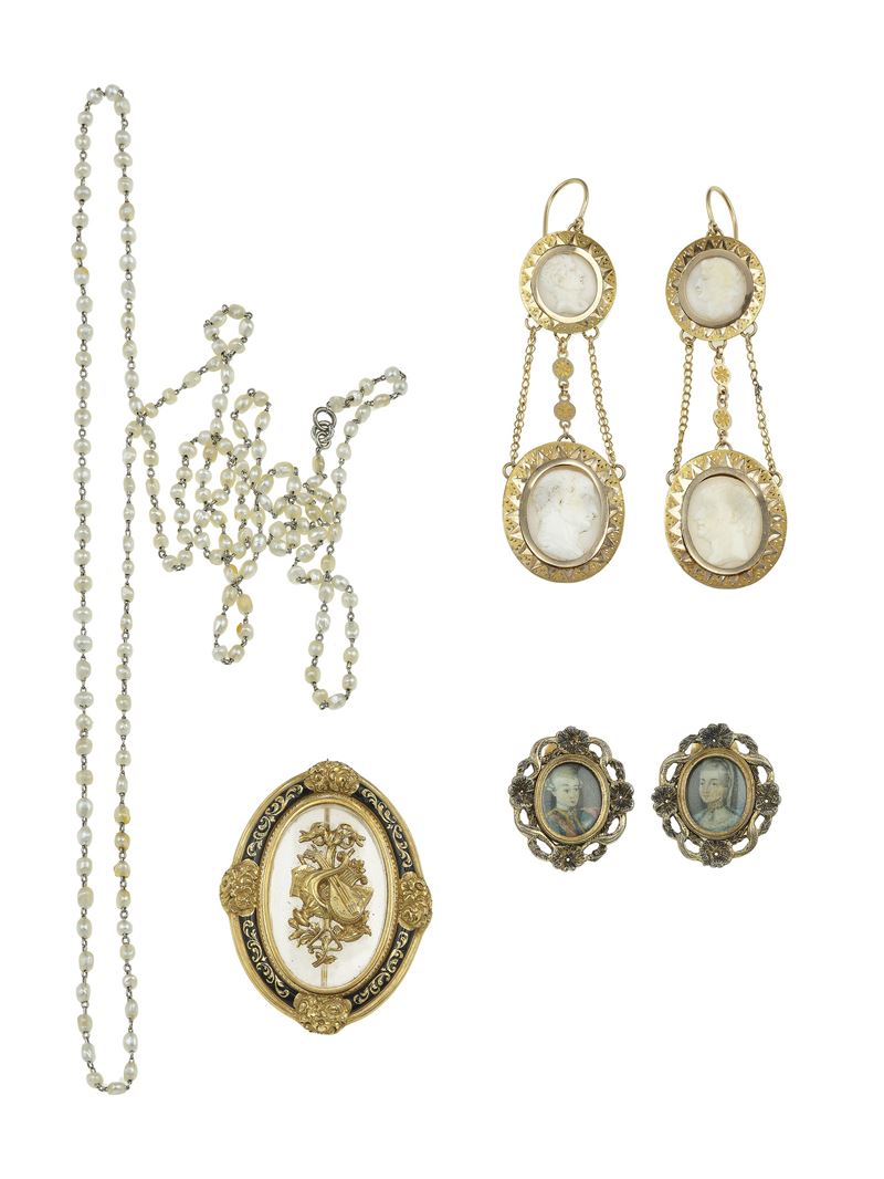 Group of gold and low-karat gold jewels  - Auction Fine Jewels - Cambi Casa d'Aste