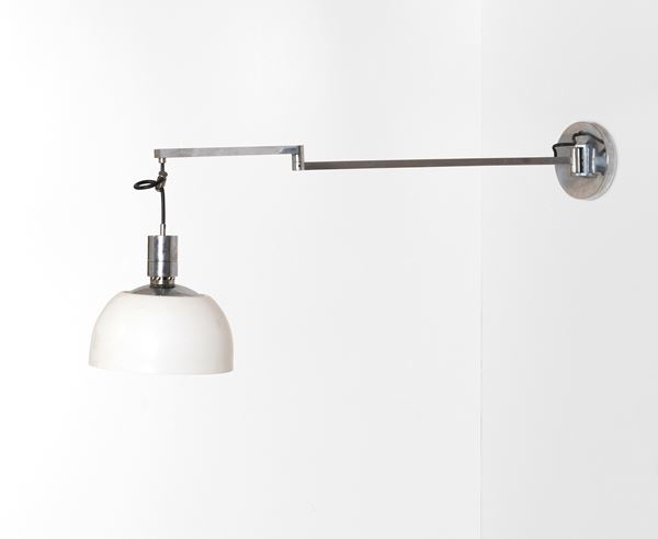Lampada a parete orientabile ed estensibile