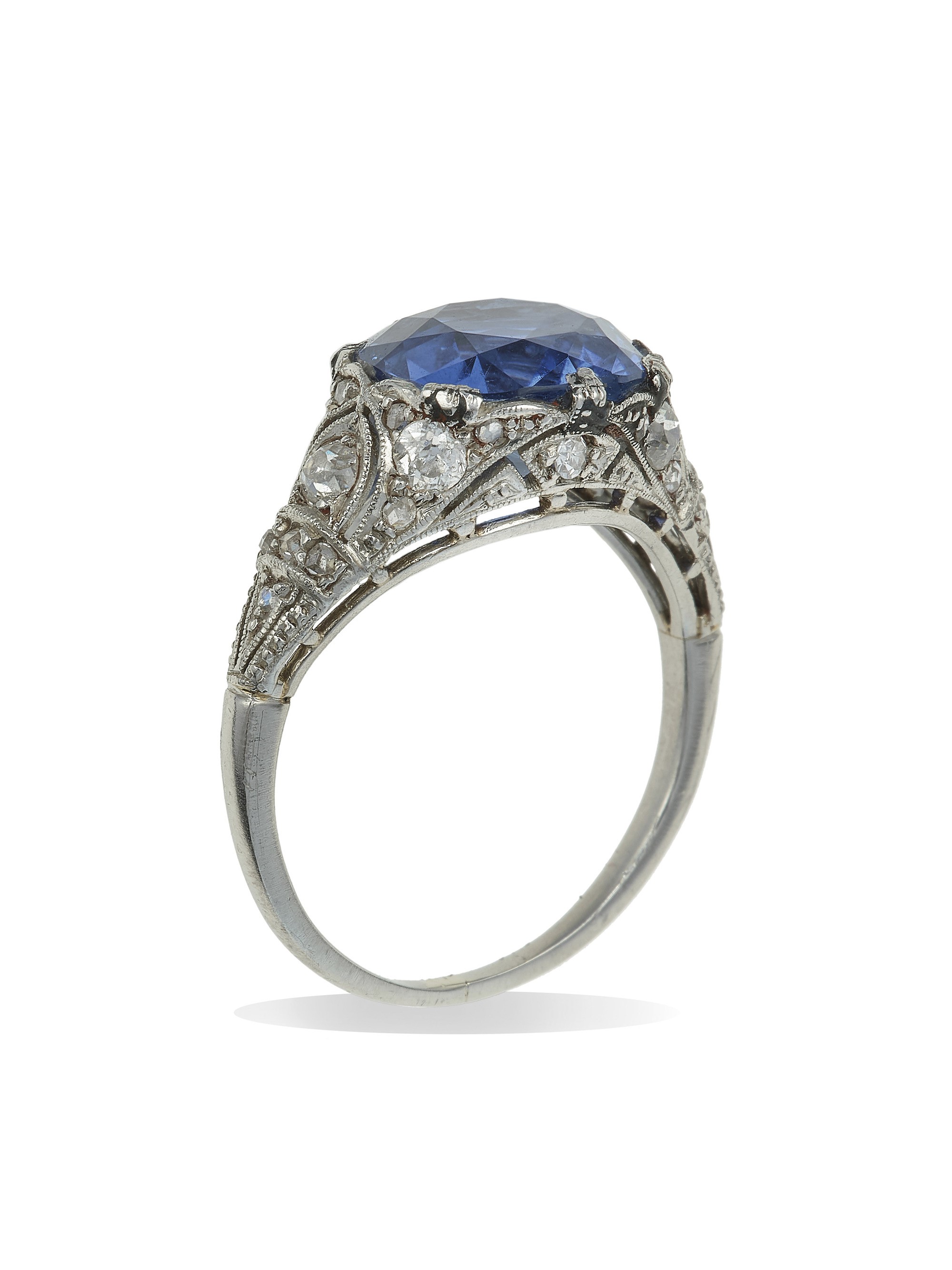 Anello con zaffiro dello Sri Lanka da 5,07 ct, montatura in platino