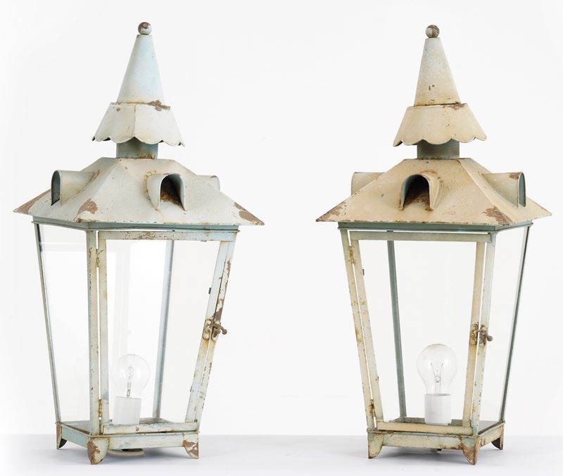 Coppia di lanterne in latta dipinta  - Asta Antiquariato - Cambi Casa d'Aste