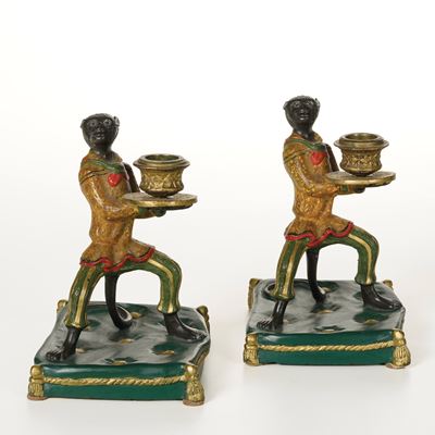 Coppia di Candelieri in Forma di Scimmie in Metallo Dipinto. XX Secolo