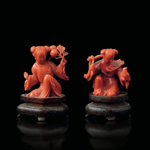 Coppia di figure di bambine in corallo, Cina, Dinastia Qing, XIX secolo