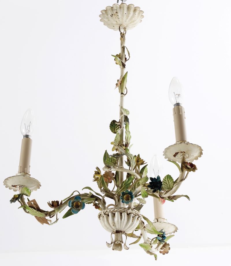 Lampadario in metallo dipinto. XX secolo  - Asta Antiquariato - Cambi Casa d'Aste