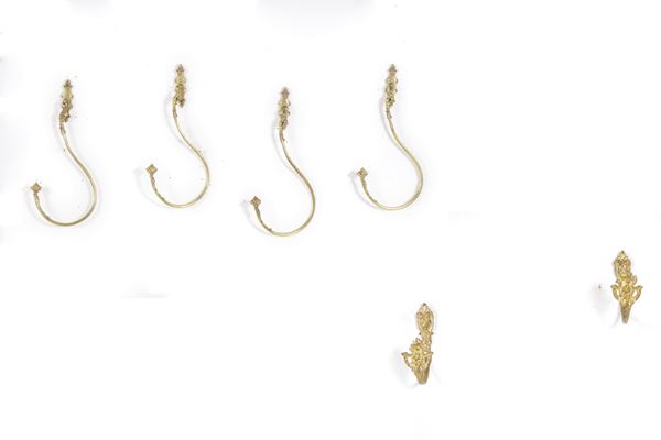 Lotto di sei fermatende in bronzo dorato