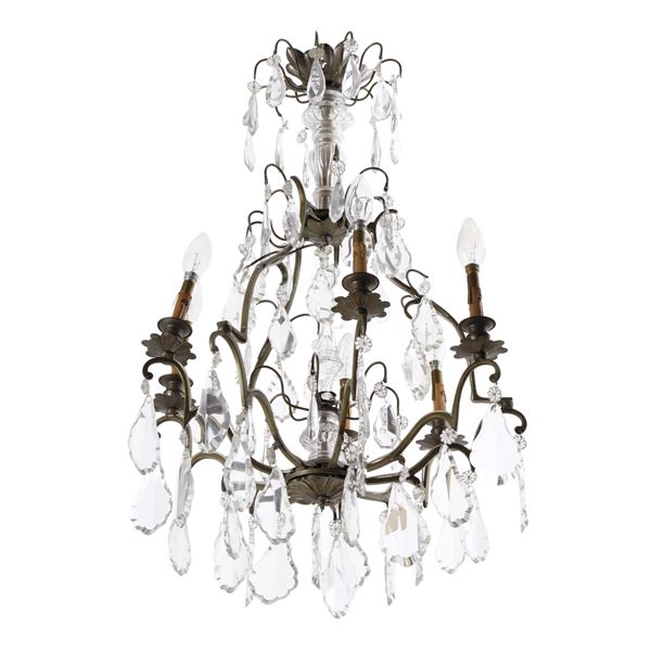 Lampadario in bronzo e cristalli a otto bracci. XIX secolo