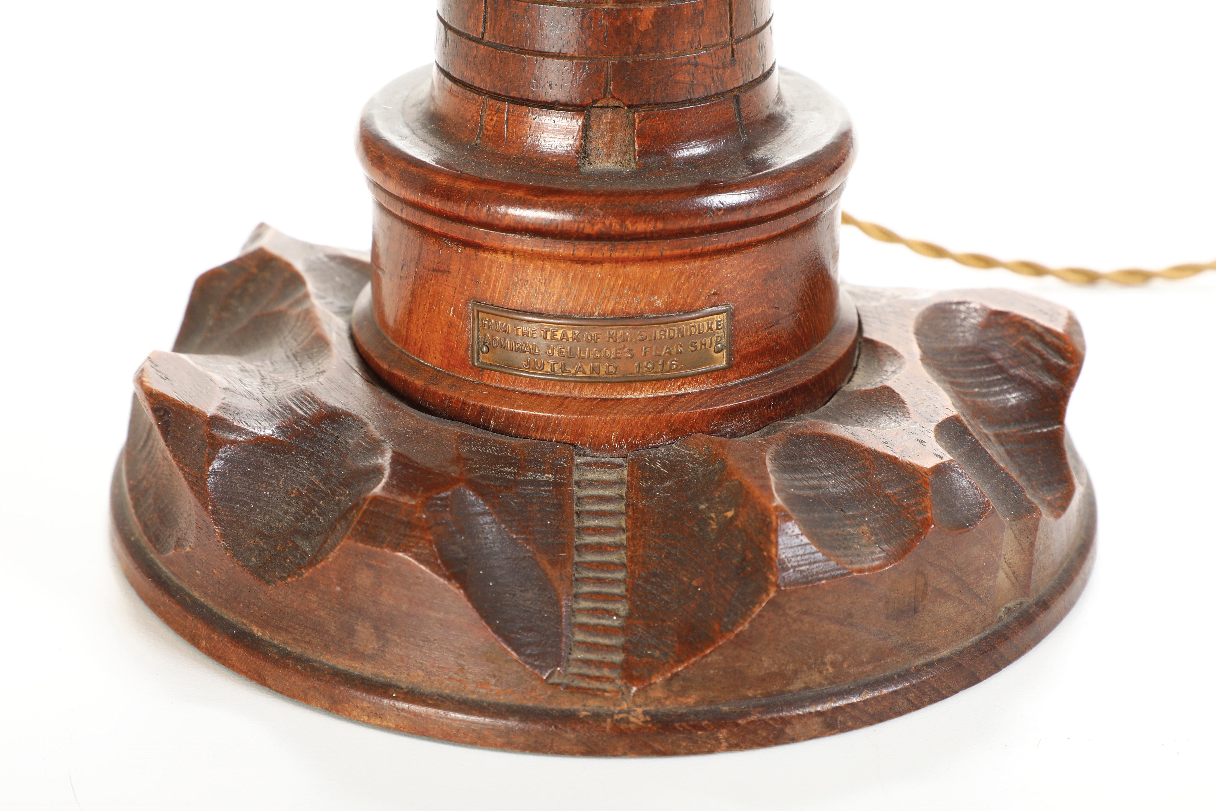 Lampada a Forma di Faro in Legno