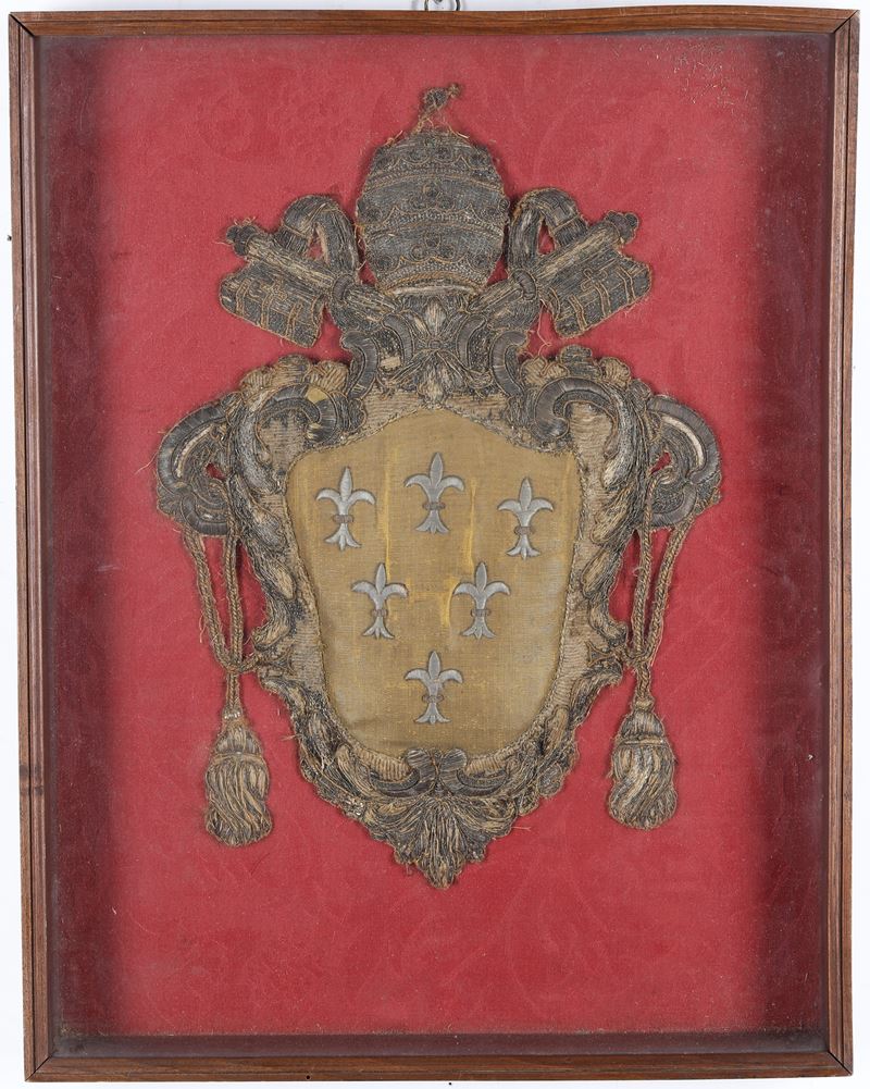 Teca contenente Stemma Farnese inizio XIX secolo cm 40x27  - Asta Tappeti - Cambi Casa d'Aste