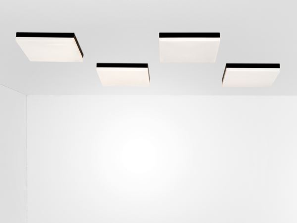 Quattro lampade a plafone o a parete