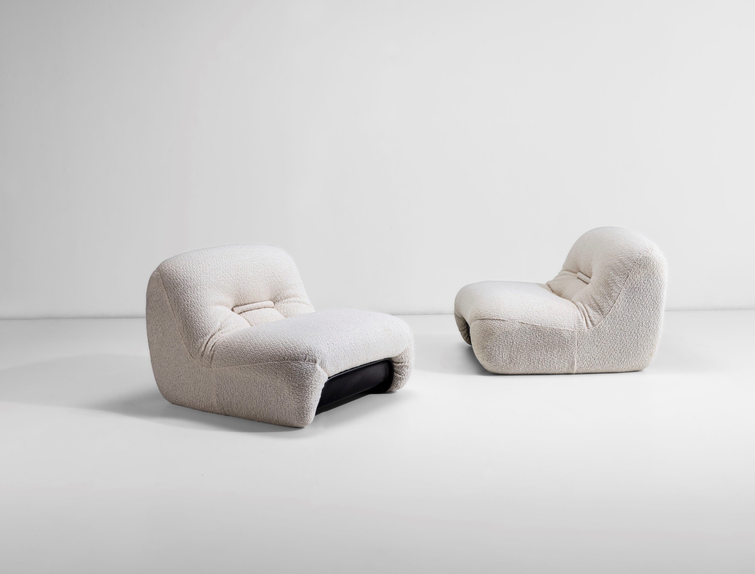 Diego Mattu - Due poltrone modello Malù, 1969, Struttura in ABS e poliuretano espanso con rivesti...