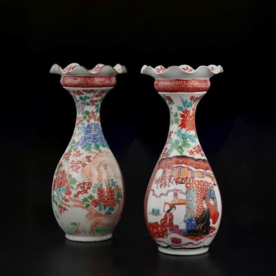 Coppia di Vasi in Porcellana. Cina XX Secolo
