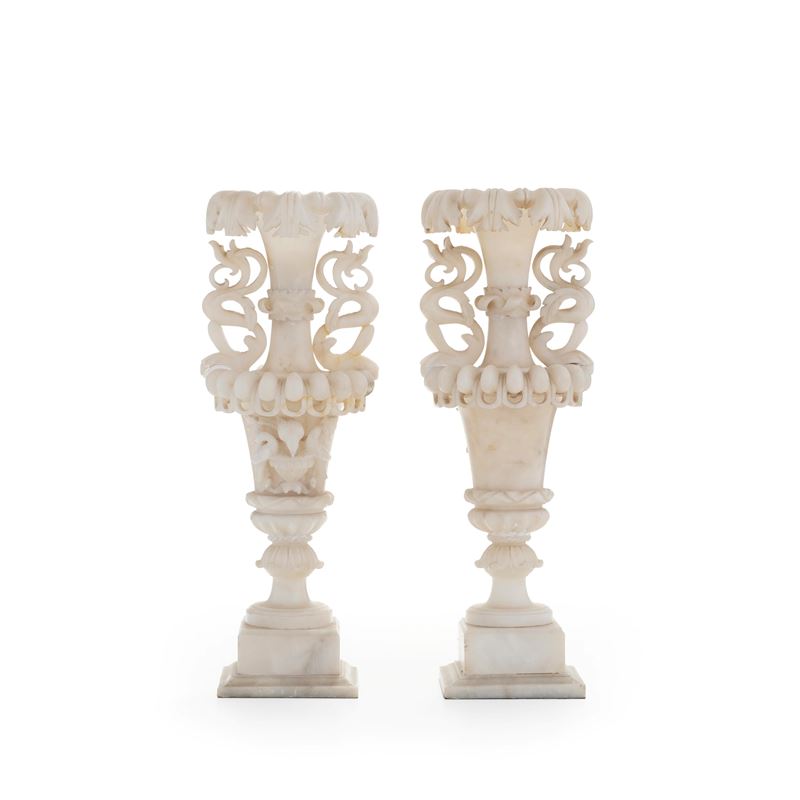 Coppia di vasi in alabastro scolpito  - Auction Antiques - Cambi Casa d'Aste