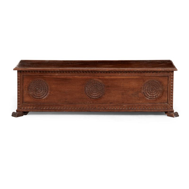 Cassapanca in legno intagliato in stile secentesco  - Auction Antiques - Cambi Casa d'Aste