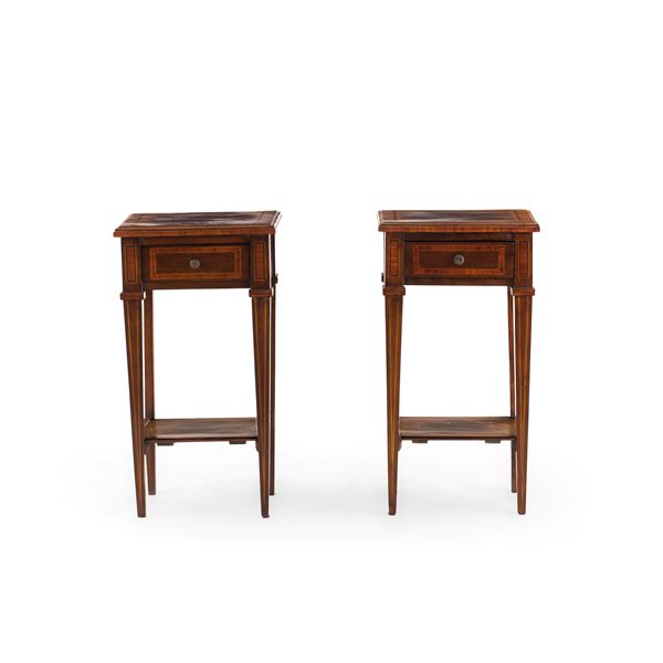 Coppia di mobiletti da centro lastronati e filettati. XVIII-XIX secolo