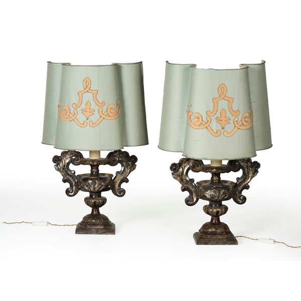 Coppia di portapalme in legno intagliato e argentato. XVIII-XIX secolo