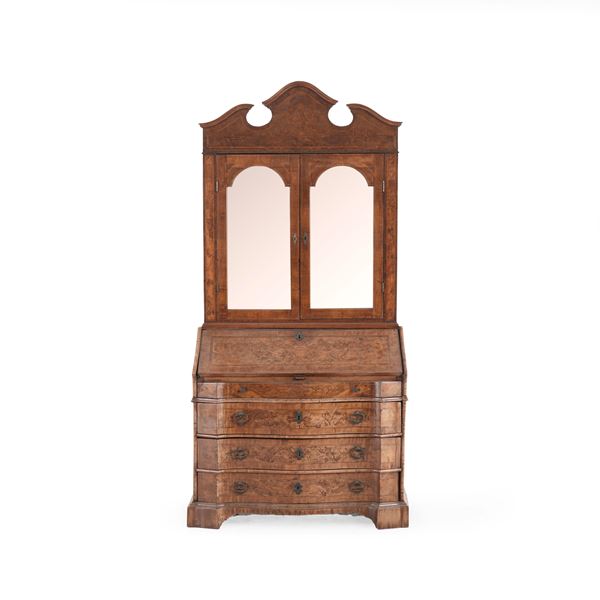 Cassettone con alzata lastronato e intarsiato. (elementi antichi)