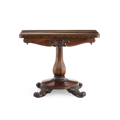 Tavolino Apribile in Legno Intagliato. XIX Secolo