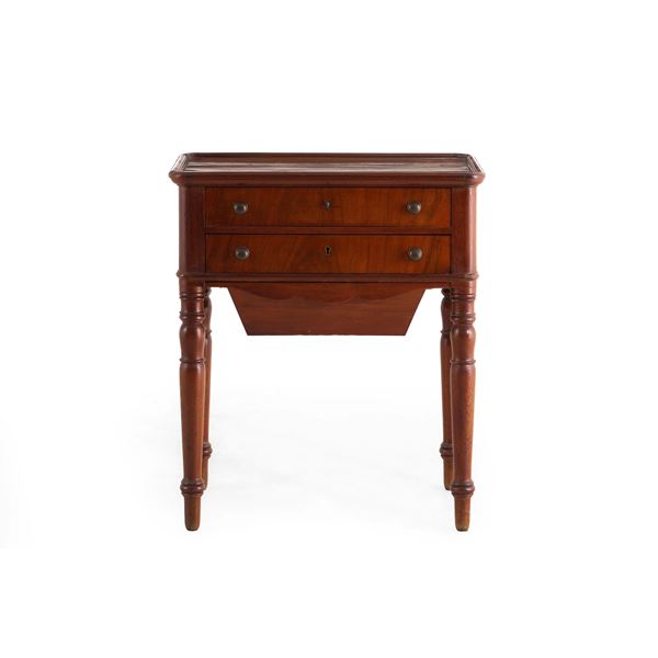 Tavolino da lavoro. XIX secolo