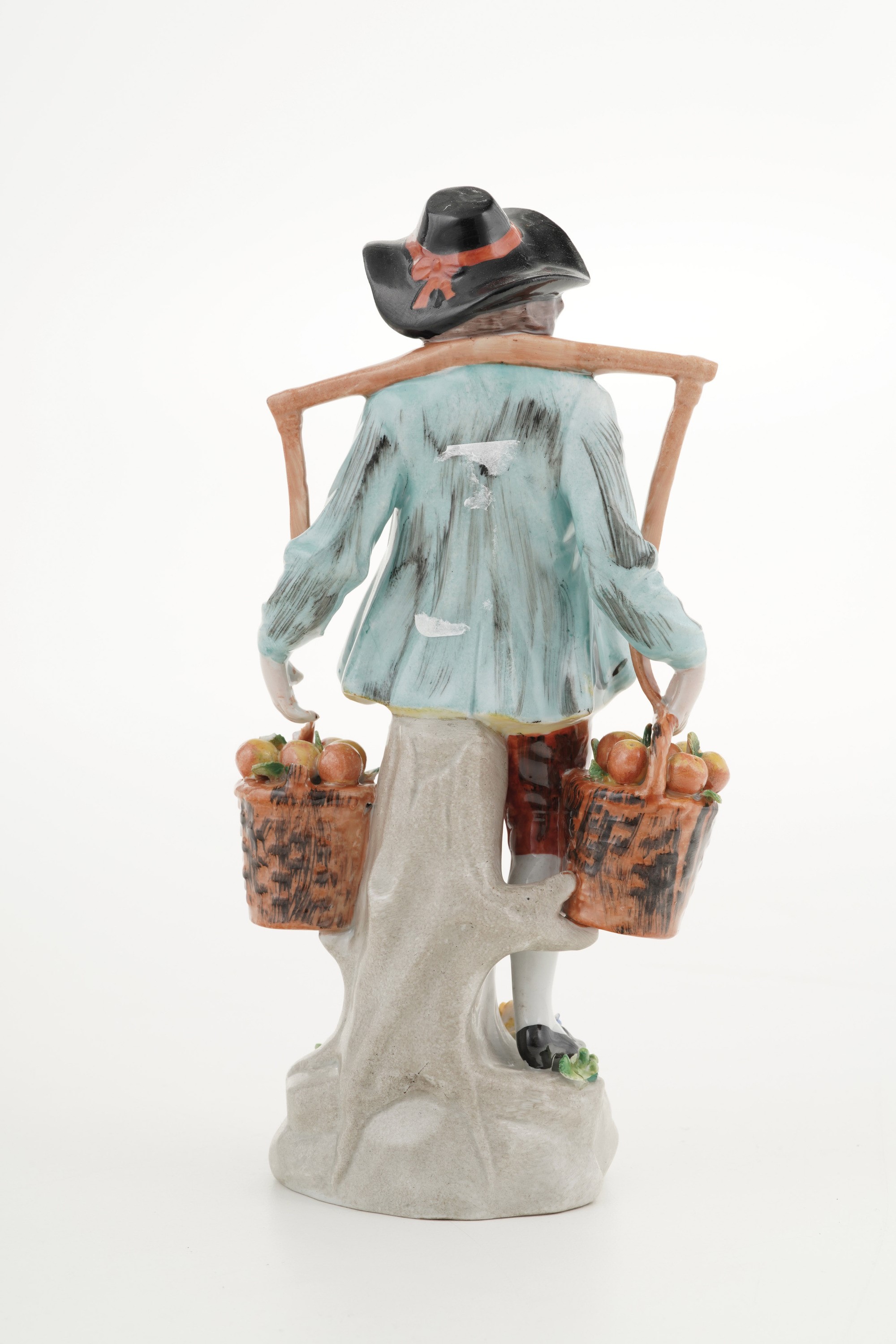Figurina. Germania, Turingia, Manifattura di Sitzendorf, XX Secolo.
