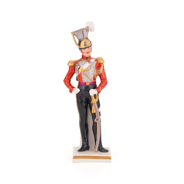 Figurina di ufficiale.<BR>Germania, Turingia, Manifattura di Sitzendorf, XX secolo.