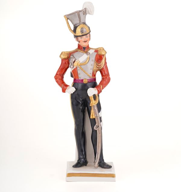 Figurina di ufficiale. Germania, Turingia, Manifattura di Sitzendorf, XX secolo.