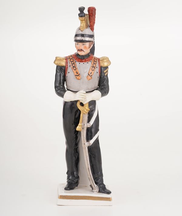 Figurina di corazziere. Germania, Turingia, Manifattura di Sitzendorf, XX secolo.