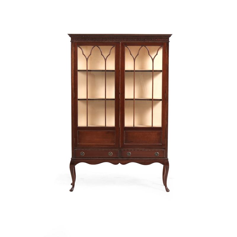 Vetrina a due ante. Inghilterra XIX-XX secolo  - Asta Antiquariato - Cambi Casa d'Aste