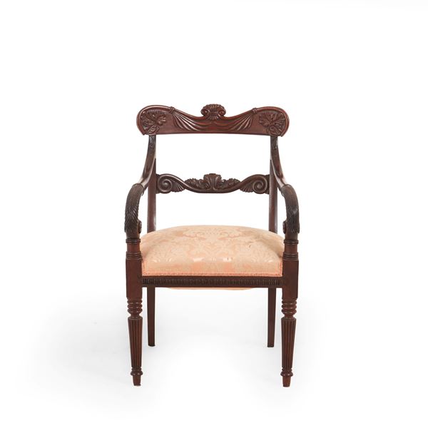 Poltrona Carlo X in mogano intagliato. XIX secolo