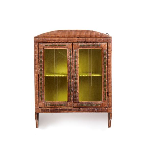 Vetrinetta pensile coperta in vimini intrecciato. XX secolo