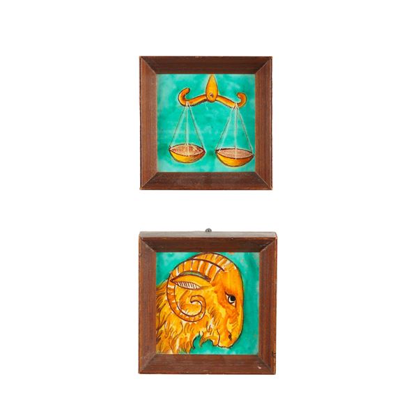Coppia di placchette con segni zodiacali