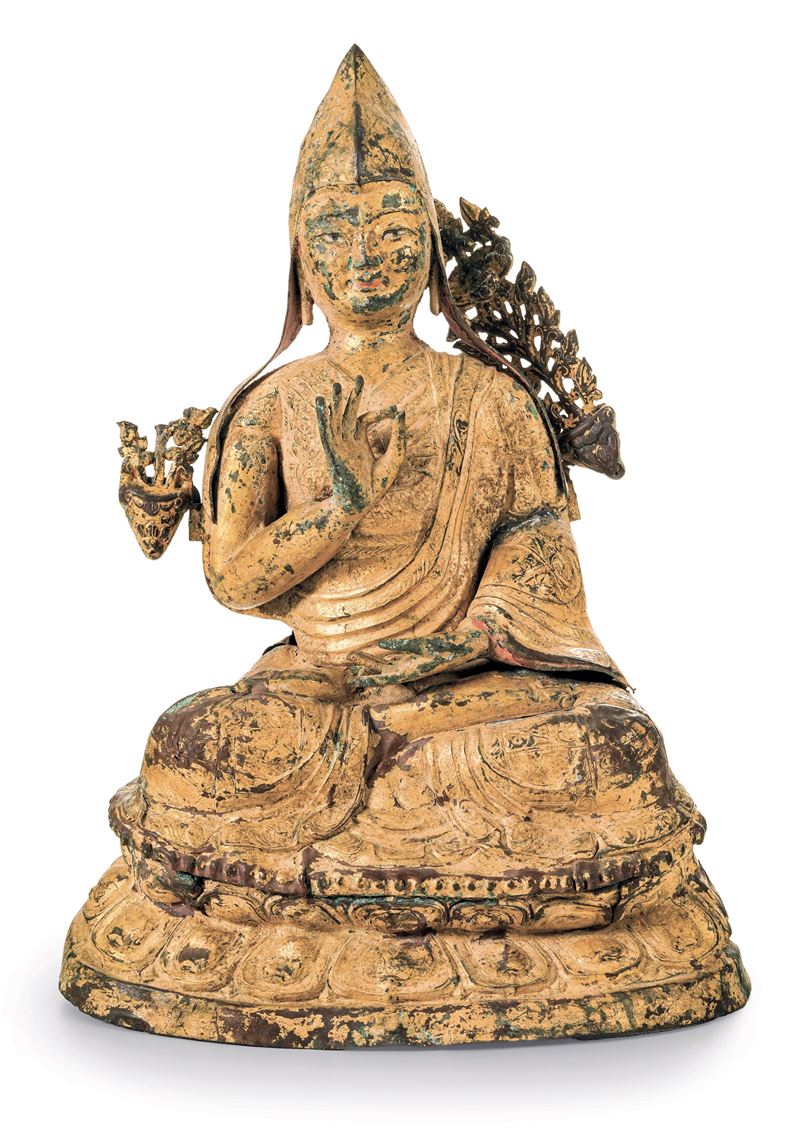 Figura di Tsongkhapa seduto su doppio fiore di loto in bronzo dorato e tracce di policromia, Tibet, XVIII secolo  - Asta Sei Secoli di Arti e Arredi - III - Cambi Casa d'Aste