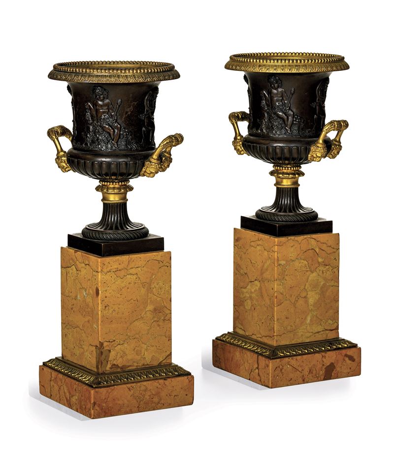 Coppia di vasi a cratere in bronzo patinato. XIX-XX secolo  - Auction Six Centuries of Arts and Furnitures - III - Cambi Casa d'Aste