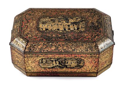 Scatola in Legno Laccato Raffigurante Scena di Vita Comune e Decori Naturalistici sui Toni Dell'o...