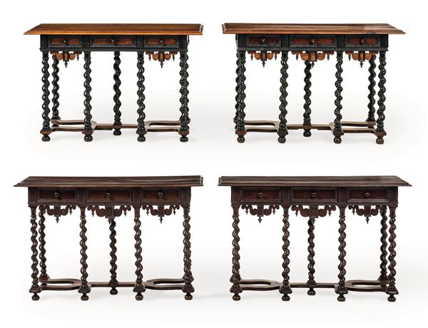 Due coppie di tavoli in noce e legno ebanizzato. Costruiti con elementi antichi