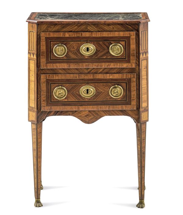 Comodino lastronato e filettato. Fine XVIII secolo