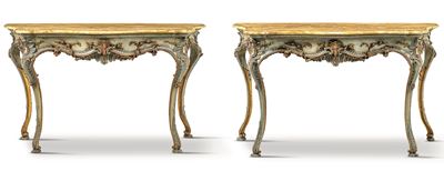 Coppia di Consolles in Legno Intagliato e Laccato. XX Secolo