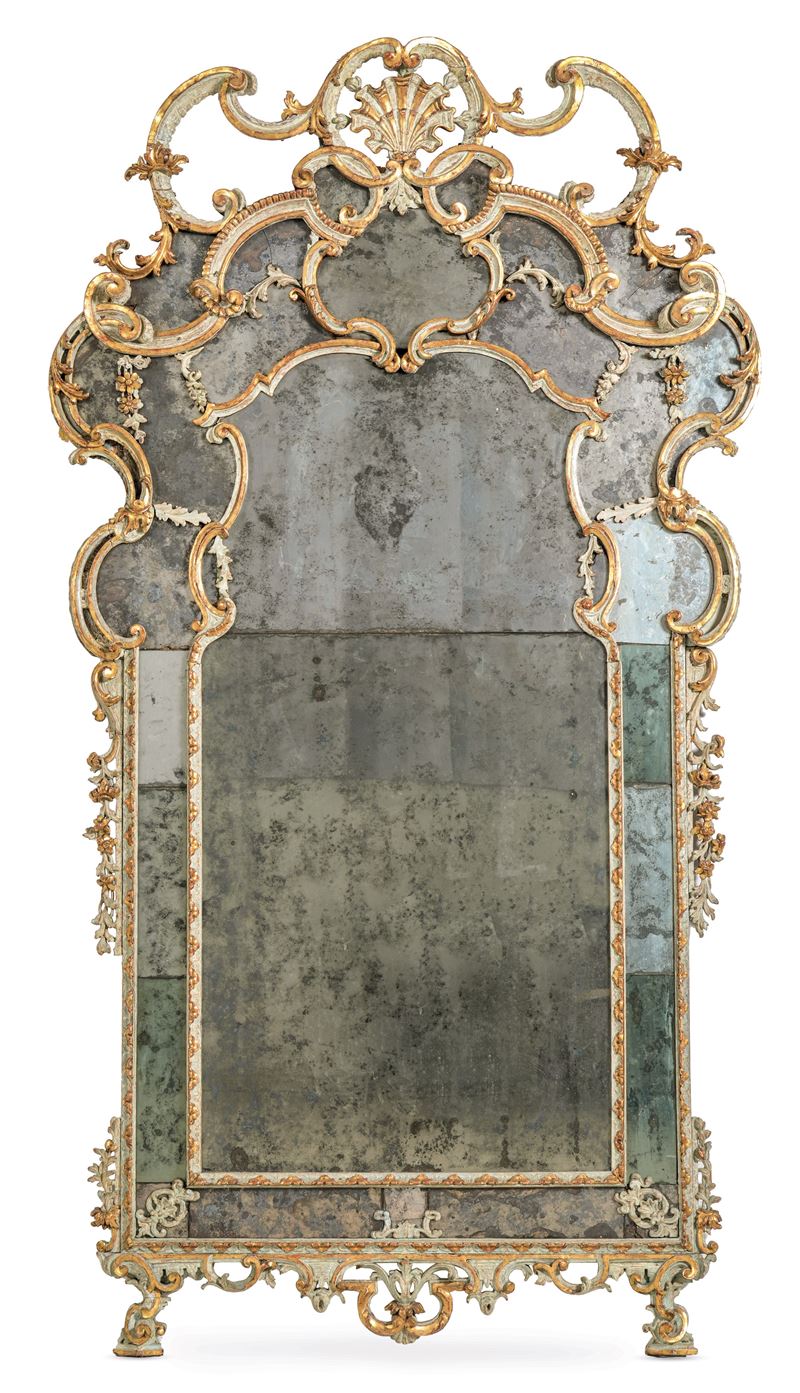 Grande specchiera in legno laccato e dorato. Piemonte, XVIII secolo  - Auction Six Centuries of Arts and Furnitures - III - Cambi Casa d'Aste